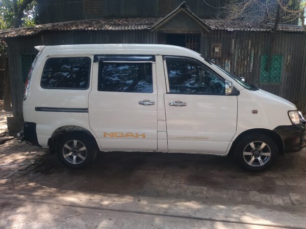 Toyota Noah KR42 GL Car for Sale in Manikganj