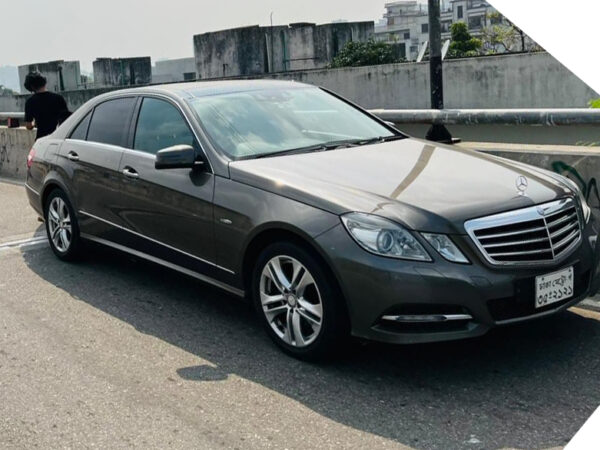 Mercedes E250 Model 2011 Car For Sale in Dhanmondi Dhaka