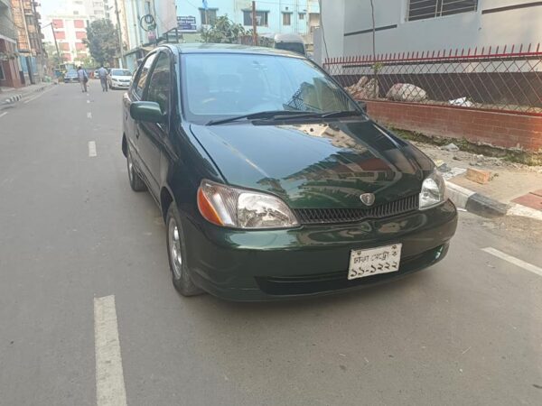 Toyota Platz Model 2000 Car For Sale at Uttara in Dhaka