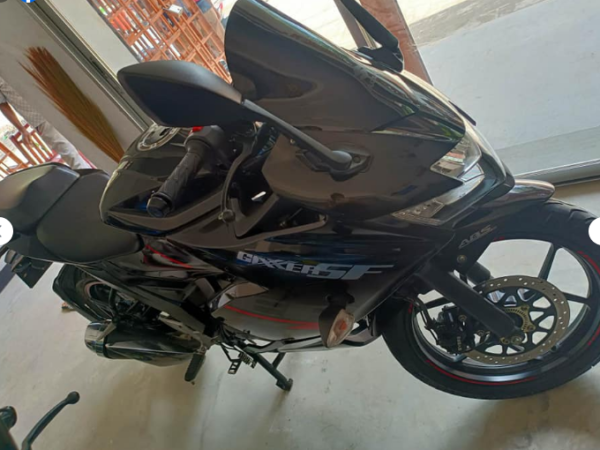 SUZUKI GIXXER Bike for Sale in CHAPAINAWABGANJ GOMASTAPUR