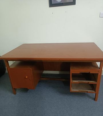 Boss Table for sale in Dhanmondi Dhaka