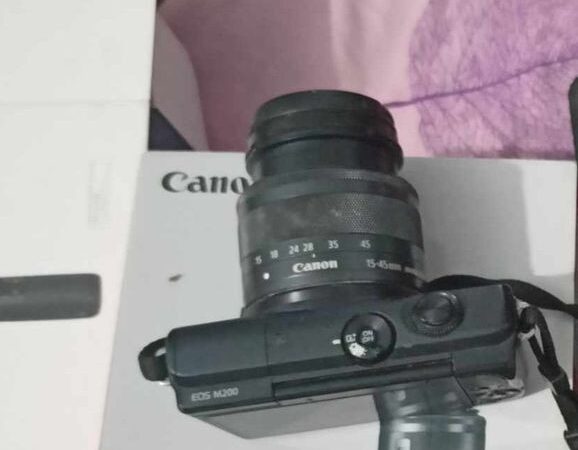 Canon EOS M200 Mirrorless Camera for sale in Mirpur, Dhaka