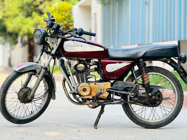 Bajaj-100 Boxer Motorcycle For Sale at Munshiganj in Dhaka