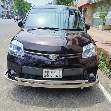 Toyota Sienta 2012 Car For Sale at Halishahor in Chattogram