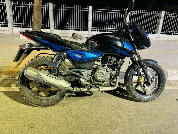 Bajaj Pulsar 150 Double Disc 2018 Motorcycle For Sale at Siddik Bazar in Puran Dhaka