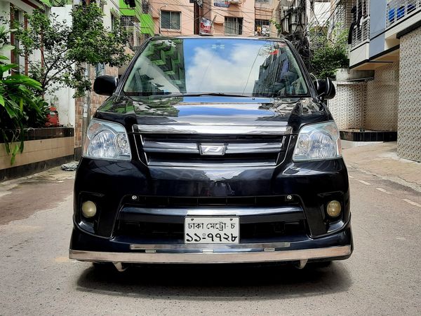 TOYOTA NOAH X 2005 Car For Sale at Shekhertech, Adabor in Dhaka