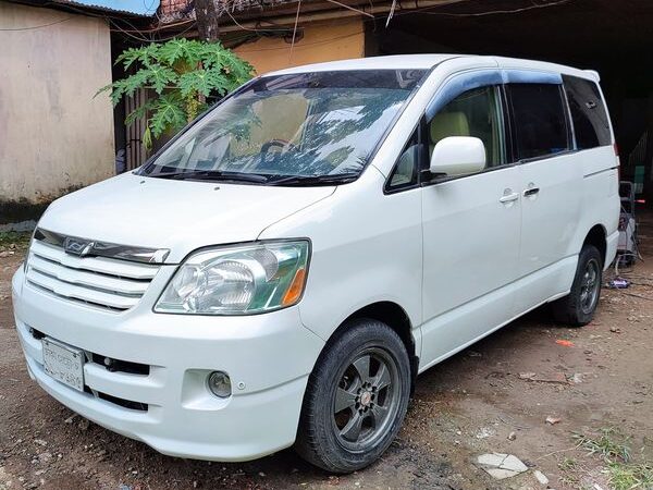 Toyota X Noah 2004 Car For Sale at Tongi Gazipur in Dhaka