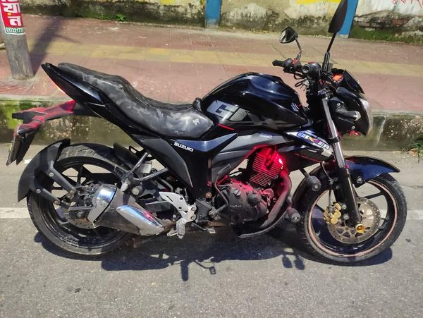 Suzuki Gixxer Double Disk( Black) Motorcycle For Sale at Lalbagh in Dhaka