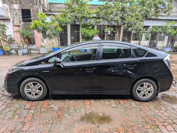 Toyota Prius 2013 Car For Sale in Dhaka