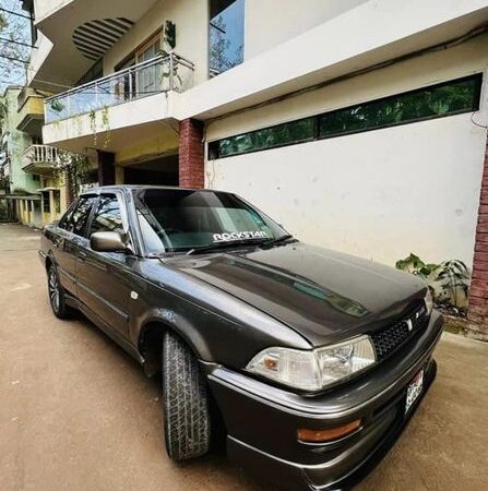 Toyota Saloon 1990 Car For Sale at Bahaddarhat, Abashik A blog in Chattogram