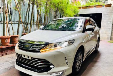 Toyota Harrier Premium Metal PKG 2018 for sale in Gulshan, Dhaka