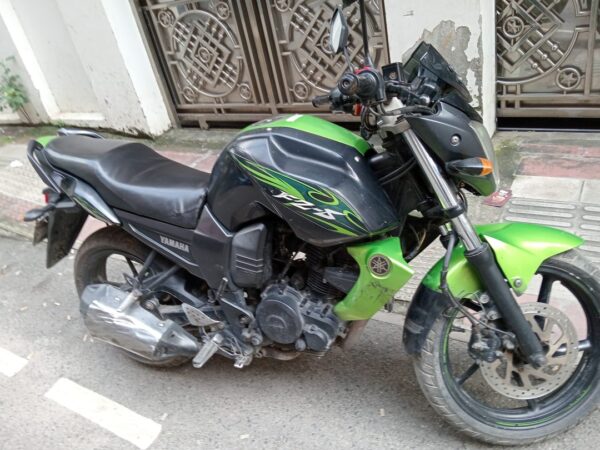 Yamaha FZS Motorcycle For Sale at Mohammedpur Lalmatia in Dhaka