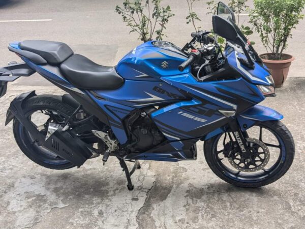 Suzuki Gixxer SF Blue Edition Motorcycle For Sale at Uttara House Building in Dhaka