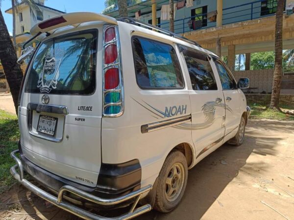 Toyota Noah 2003 Car For Sale at Bissonath in Sylhet