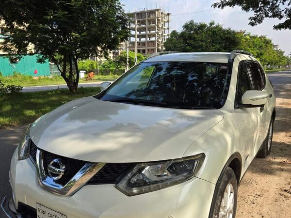 Nissan Xtrail 2015 Car For Sale at Aftabnagar in Dhaka