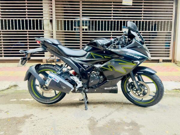 Suzuki Gixxer SF FI ABS V4 Motorcycle For Sale at Mirpur 12 in Dhaka