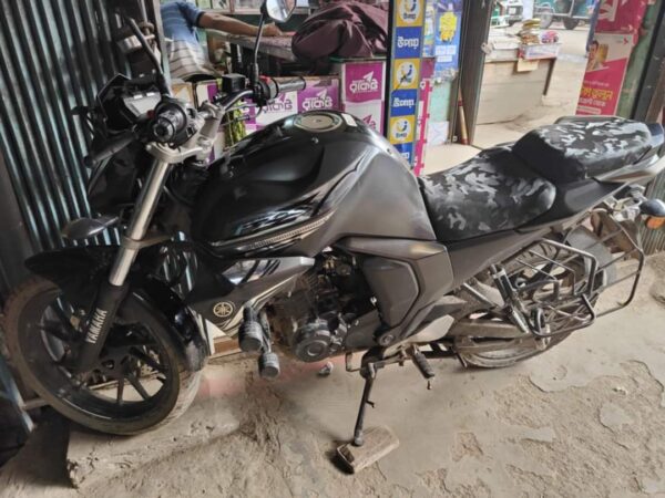 Yamaha Fzs V2 Motorcycle For Sale at Naowapara Vangaget Bazar Jashore in Khulna