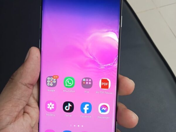 Samsung s10 Snapdragon 855 Ram8,Room128 Used for sale at Begum Rokeya University 1no gate in Rangpur