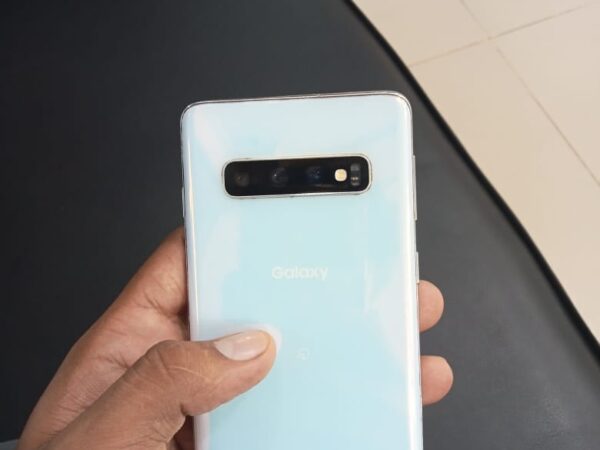 Samsung s10 Snapdragon 855 Ram8,Room128 Used for sale at Begum Rokeya University 1no gate in Rangpur