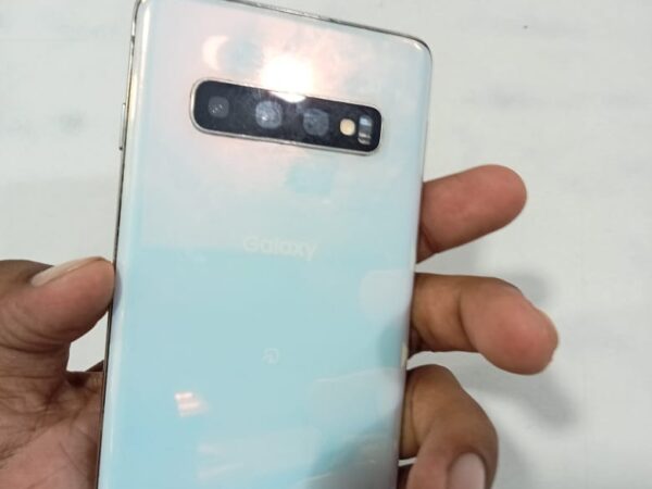 Samsung s10 Snapdragon 855 Ram8,Room128 Used for sale at Begum Rokeya University 1no gate in Rangpur