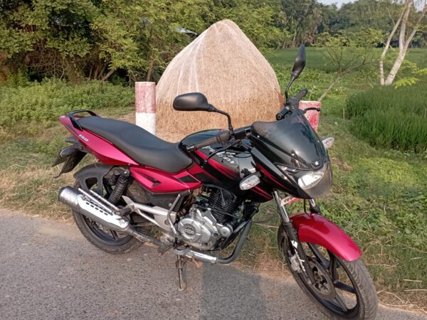 Bajaj pulsar 150 Used Motorcycle For sale at Deogram Charmatha Bazar, Kahalu In Bogra.