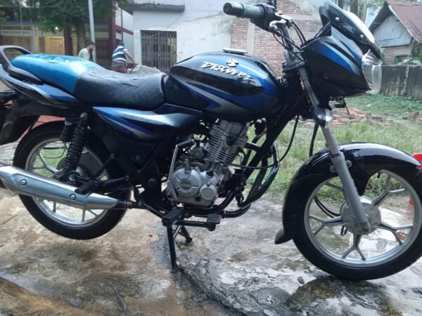 Bajaj Discover 125 cc Used for Sale at Bhairab Bus Stand In Dhaka.