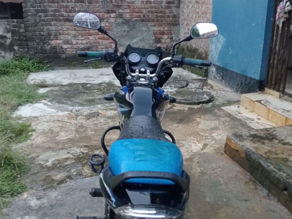 Bajaj Discover 125 cc Used for Sale at Bhairab Bus Stand In Dhaka.