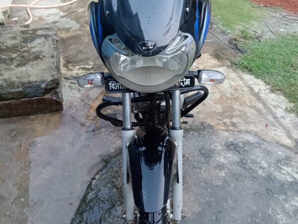 Bajaj Discover 125 cc Used for Sale at Bhairab Bus Stand In Dhaka.