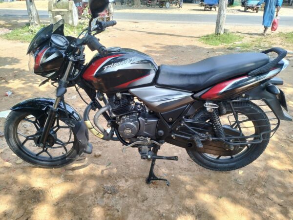 Discover 125CC Used Motorcycle Sale at Birganj In Dinajpur.