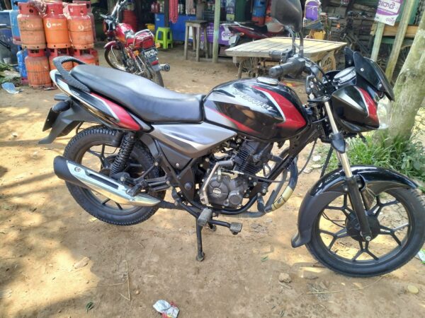 Discover 125CC Used Motorcycle Sale at Birganj In Dinajpur.