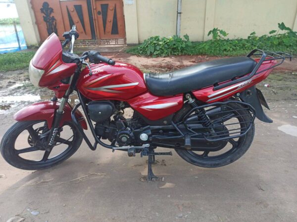 Freedom 100 cc Motorcycle Used for sale at Medical mora in Dinajpur.