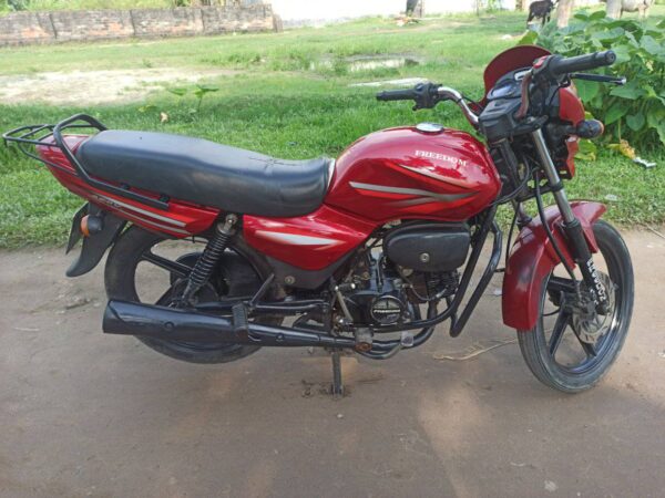 Freedom 100 cc Motorcycle Used for sale at Medical mora in Dinajpur.