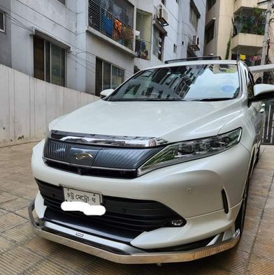 Toyota Harrier . 2019 for sale in Kotwali, Chattogram