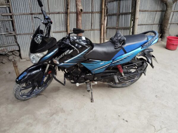 Hiro Ignitor 125 cc Modle Motorcycle Used for sale at Birganj in Dinajpur.