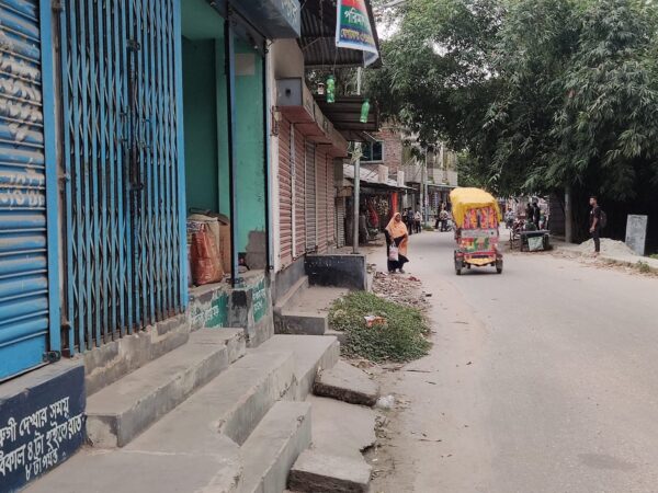 ৫ টি দোকান ,পিছনের ৩.৫ শতক জায়গায় মধ্যে একটি বাসা বিক্রয় হবে আমাশু কুকরুল গলাকাটার মোড়,রংপুর