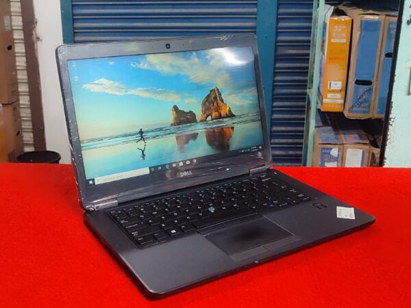 Dell coer i7 6th gen Ram 8 gb ssd 128 gb Used for sale in Khilgao,Dhaka.