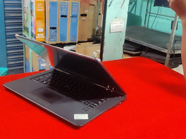 Dell coer i7 6th gen Ram 8 gb ssd 128 gb Used for sale in Khilgao,Dhaka.