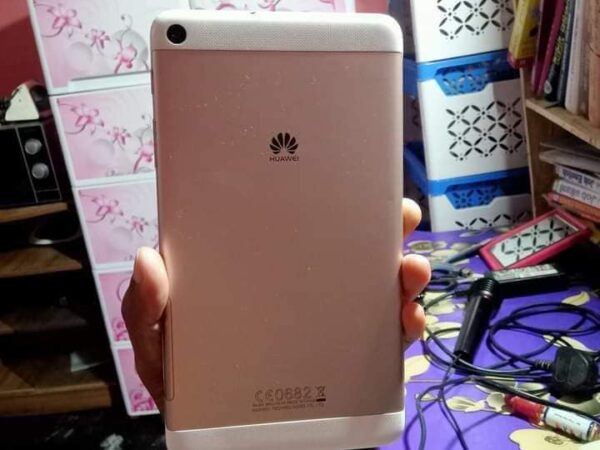 4G Huawei t2 ট্যাব বিক্রয় মুলাটল নজরুল চত্ত্বর, রংপুর ।