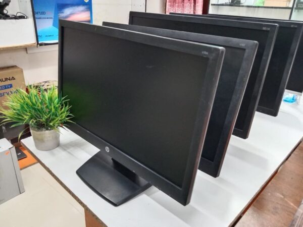 HP 18.5 Size LED Monitor Model: V194 Used For sale in Race Course Comilla.