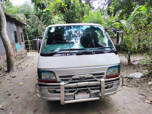 Toyota modle-2004 Microbus Used for sale at Kashinathpur in Pabna .