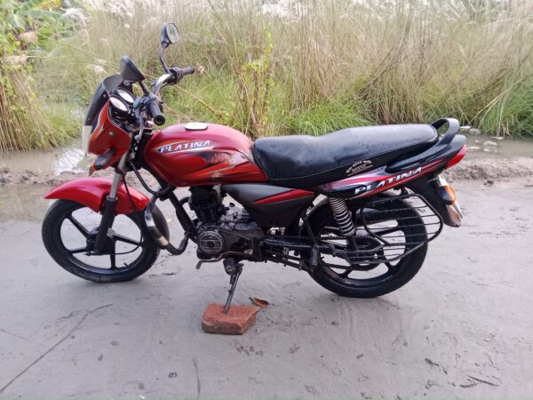 Bajaj Platina 100cc Modle Used Motorcycle For sale at Sadar Bus Stand In Shariatpur.