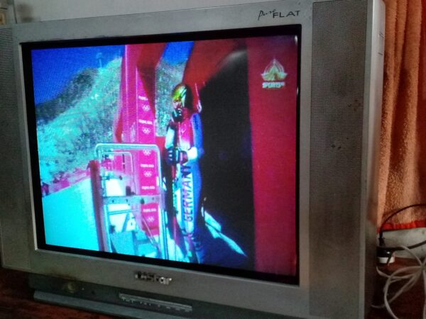 DISTAR 32″ LED TV Used For Sale at Chaulliapatti In Dinajpur.