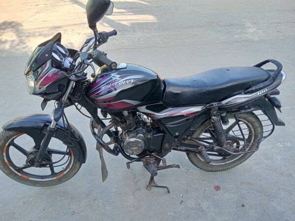 Discover 100 CC on test Used Motorcycle Sale For at Bhairav ​​Bus Stand In Dhaka.