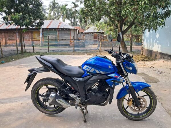 Suzuki Gixxer Monotone Motorcycle For Sale at Pabna in Rajshahi.