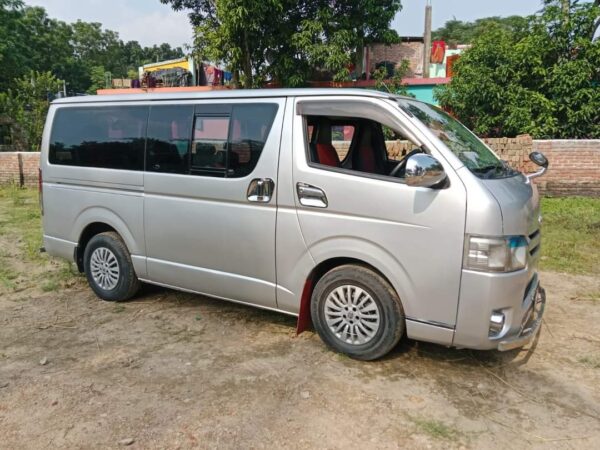 Toyota Hiace Car For Sale at Horinarayanpur Bazar Kushtia in Khulna