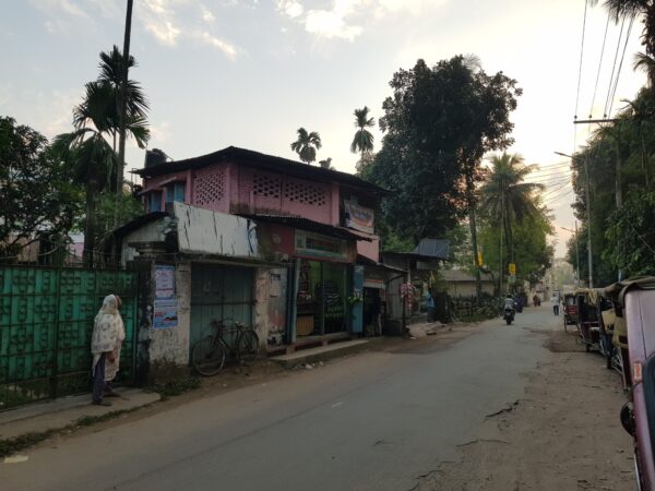 রংপুর সিও বাজার কেল্লাবন বেসিক রোড মোড় বিশ্বরোড সংলগ্ন ৫,২৫ শতাংশ জমি ২ তলা কম্পিলিট বাড়ি সহ জমি