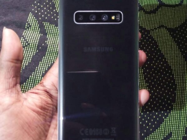 Samsumg Galaxy S10+ Mobile Phone For Sale at Savar Sreepur in Dhaka.