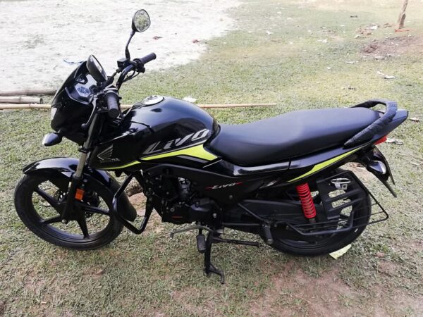 Honda Livo 110cc Motorcycle For Sale at Valuka in Mymensingh.