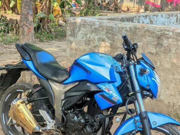 Suzuki Gixxer Monotone Motorcycle For Sale at Mouchak Gazipur in Dhaka.