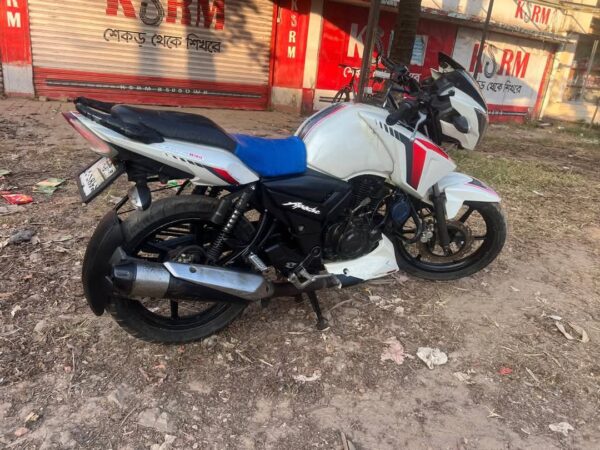 TVS Apache Rtr 160cc Motorcycle For Sale at Modunaghat Bridge Jia Bazar in Chattogram.